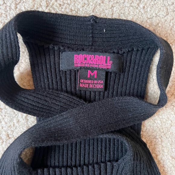 Elegant Black Halter Neck Top - Picture 2 of 3